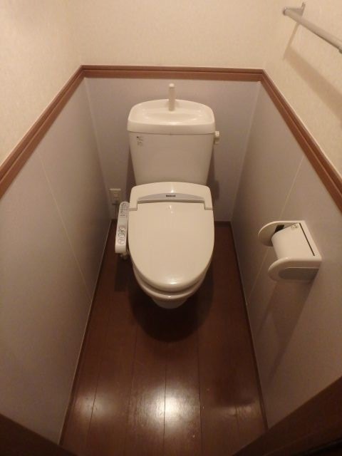 トイレ　異なる号室の室内写真です