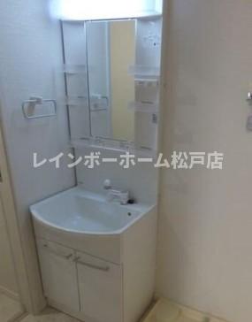 洗面設備　コンパクトで使いやすい洗面所