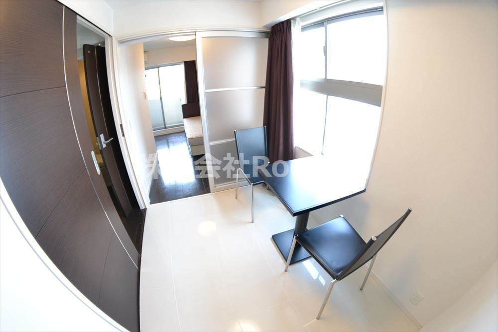 居室・リビング　こちらのリビングで趣味の時間をお楽しみください