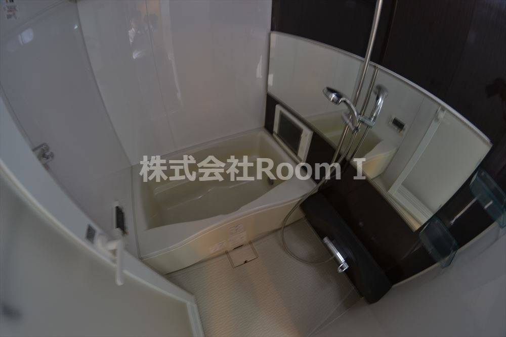 バス・シャワールーム　コンパクトで使いやすいお風呂です