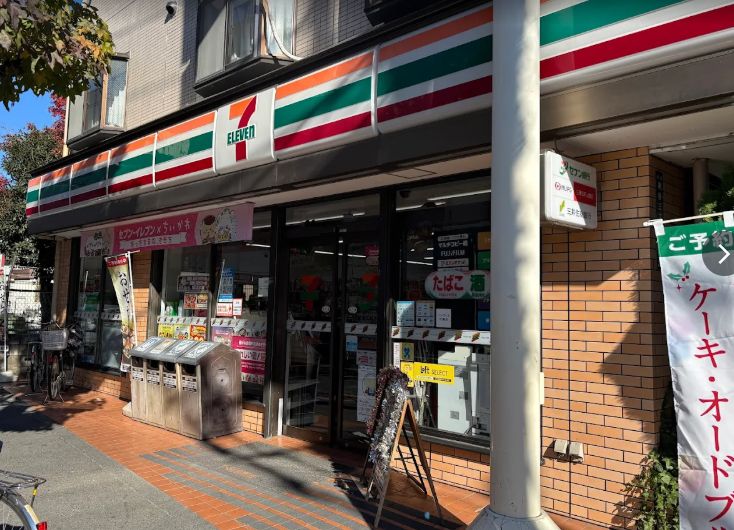 コンビニ　セブンイレブン北区神谷3丁目店（コンビニ）まで130m