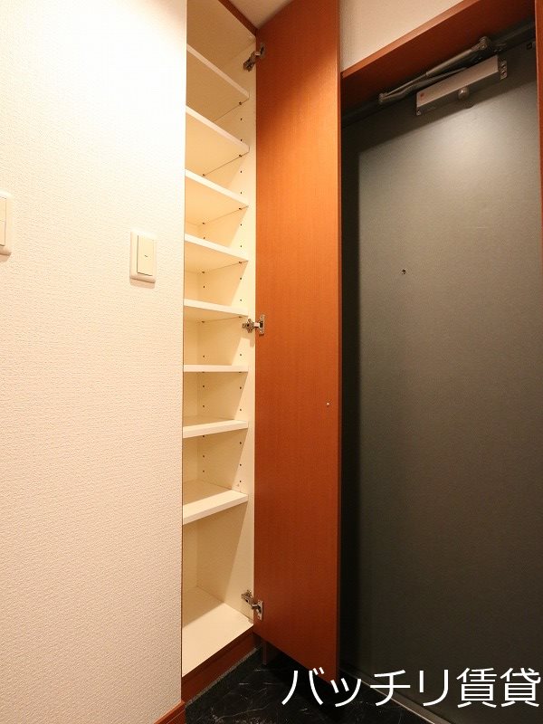玄関　別号室イメージ画像。現況を優先いたします。