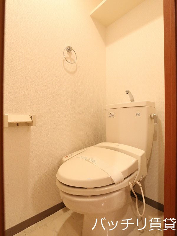 トイレ　別号室イメージ画像。現況を優先いたします。