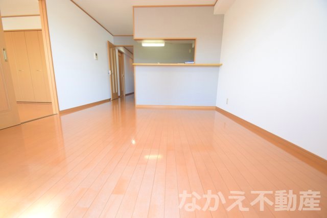 居室・リビング　こちらの居間で趣味の時間をお楽しみください