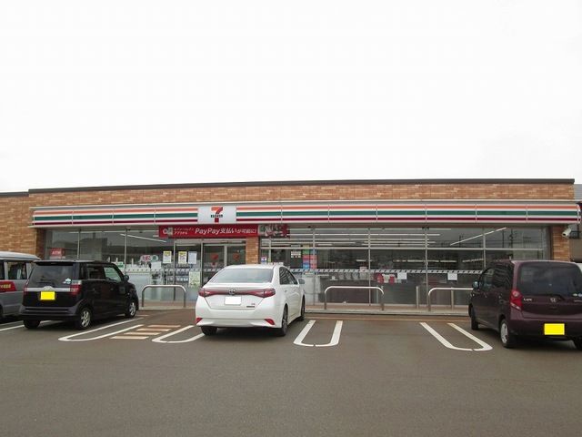 コンビニ　セブンイレブン（コンビニ）まで980m
