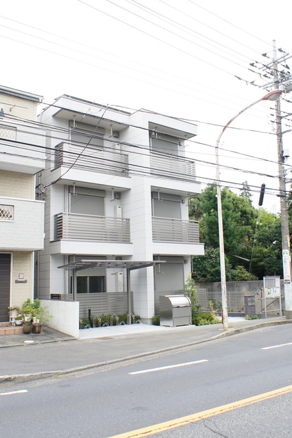 建物外観　防犯が気になる方におすすめのオートロック付き！