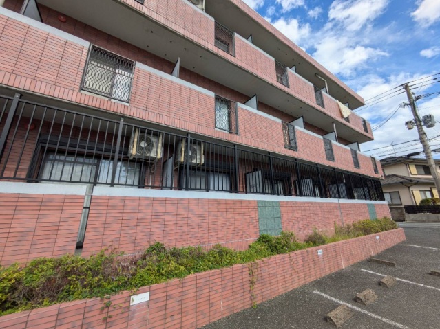 建物外観　建物外観（バルコニー側）