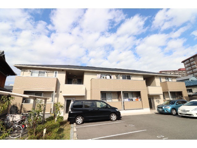建物外観　軽量鉄骨造の2階建です