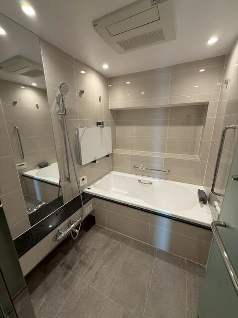 バス・シャワールーム　落ち着いた空間のお風呂です
