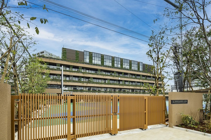 小学校　豊島区立池袋小学校（小学校）まで614m