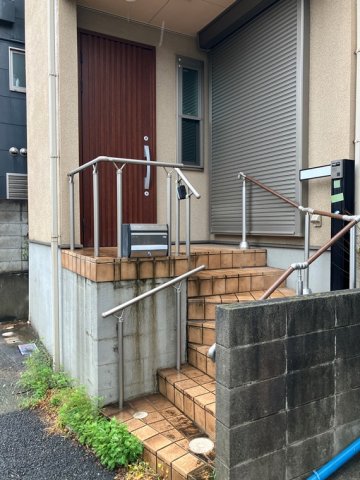 エントランス　落ち着いたエントランスです