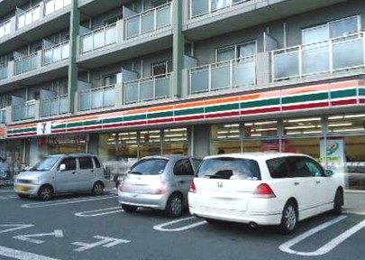 コンビニ　セブン－イレブンさいたま上落合３丁目店（コンビニ）まで303m