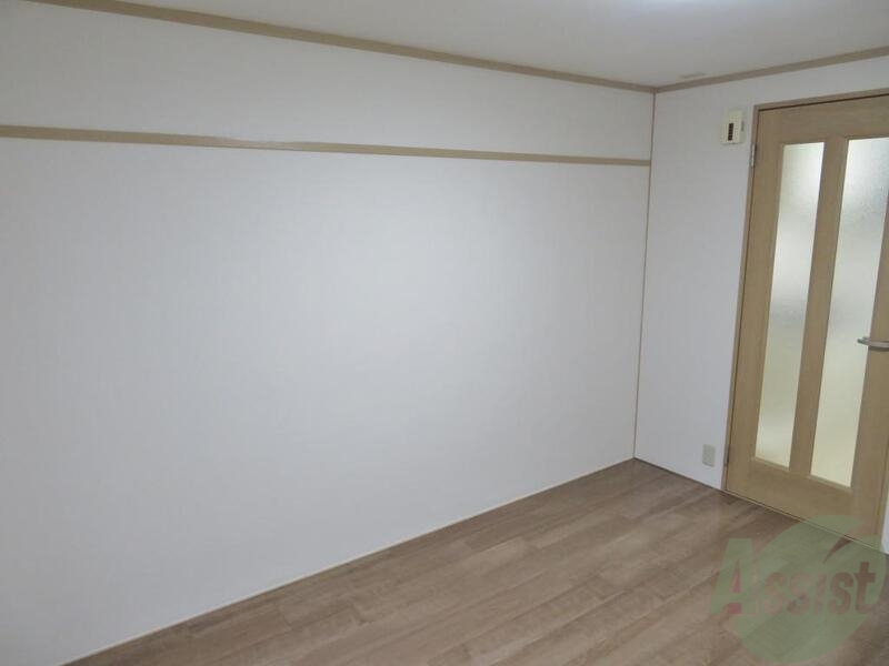 その他部屋・スペース　ベッドはこちらに置くと良いかも知れません。お好きなところへ。
