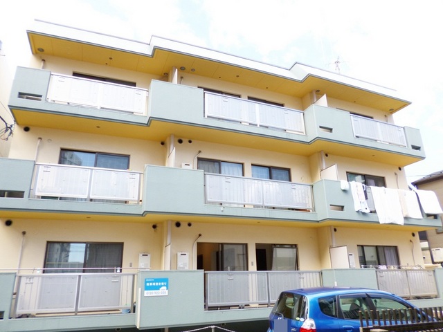 建物外観　日当たり良好のリノベーション物件です♪