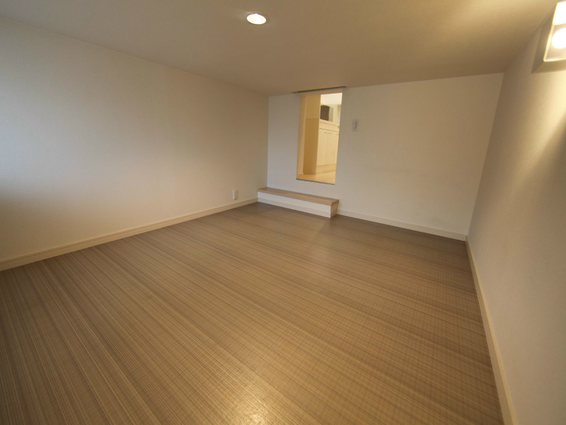その他　地下室6.1帖（収納でも部屋でも使えます）