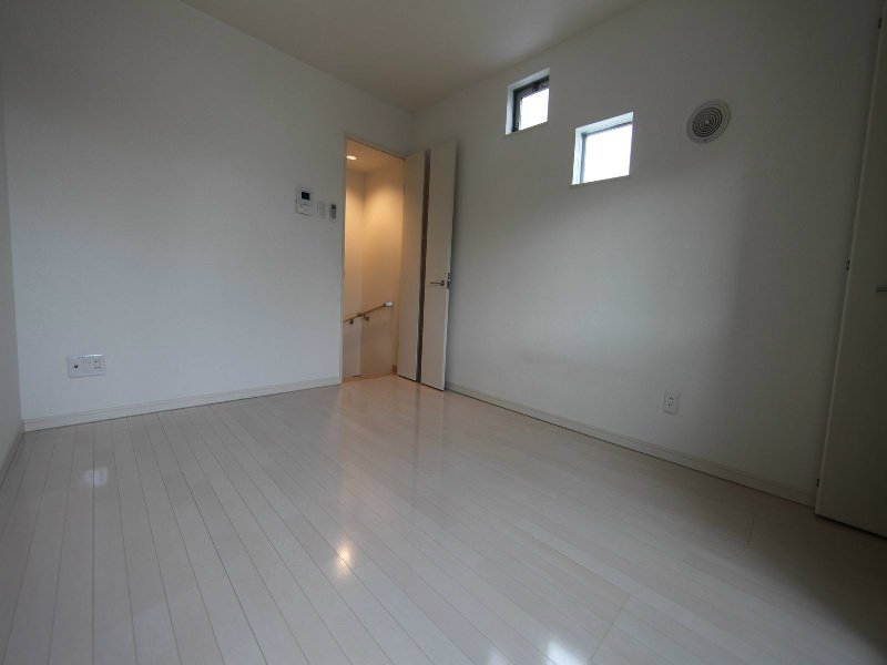 居室・リビング　上階6.1帖　地下室6.1帖（収納でも部屋でも使えます）