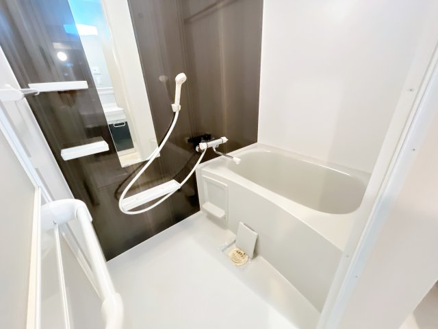 バス・シャワールーム　別部屋同一間取りのお写真となります。
