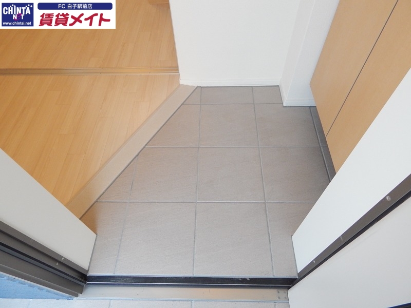 玄関　別部屋同型参考写真