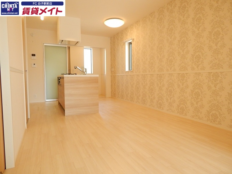 居室・リビング　別部屋同型参考写真