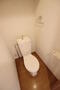 トイレ　トイレ上部には棚付きです♪
