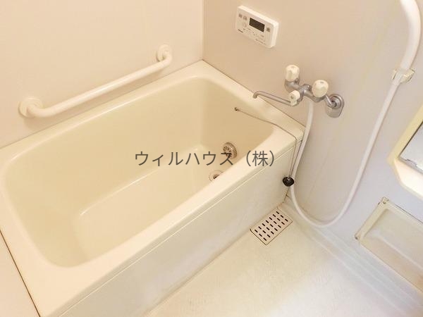 バス・シャワールーム　追い焚き機能付きバス！