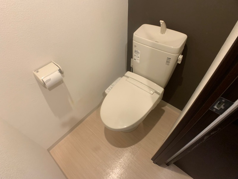 トイレ　ウォシュレット機能がついたトイレです。安心して使用できます。
