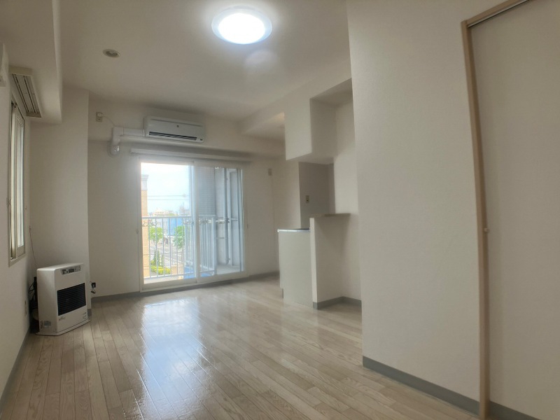 居室・リビング　広くてキレイなお部屋が広がっていて、充実した生活が送れそう。
