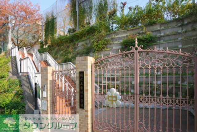 中学校　港区立赤坂中学校（中学校）まで1010m