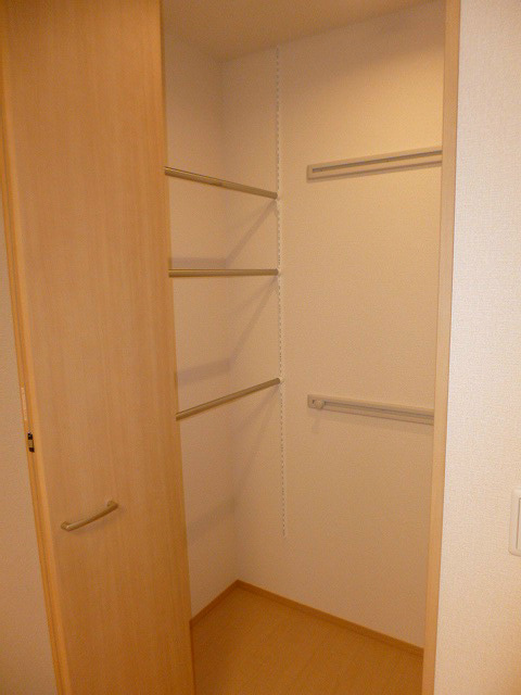 収納　写真は202号室です