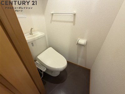 トイレ　温水洗浄便座付きのトイレです♪