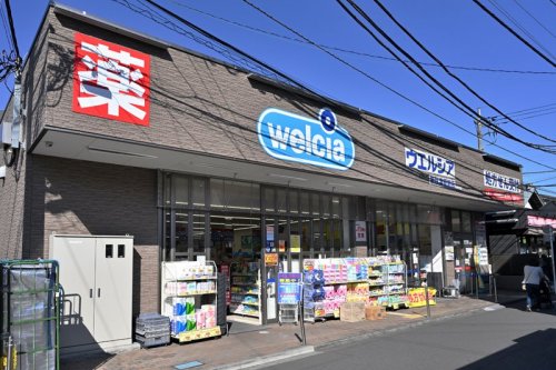ドラックストア　ウエルシア新秋津駅前店（ドラッグストア）まで134m