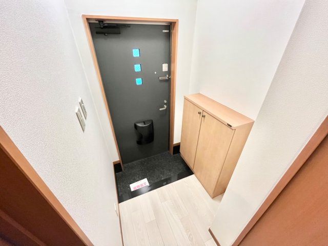 玄関　収納豊富なシューズボックスです♪