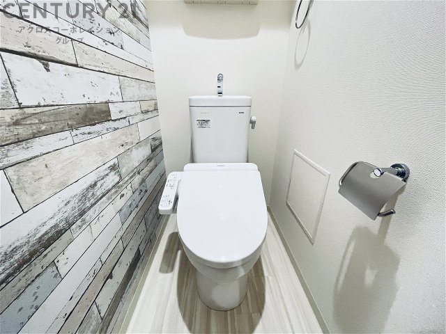 トイレ　温水洗浄便座付きのトイレです♪