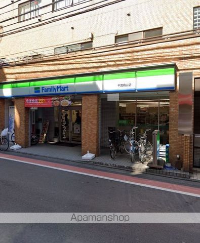 コンビニ　ファミリーマート（コンビニ）まで656m