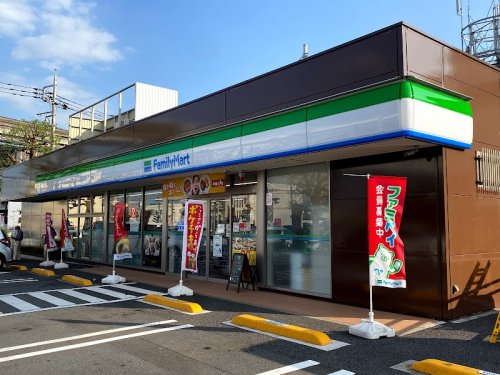 コンビニ　ファミリーマート 上北台三丁目店（コンビニ）まで494m