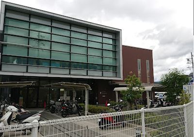 図書館　高槻市立服部図書館（図書館）まで271m