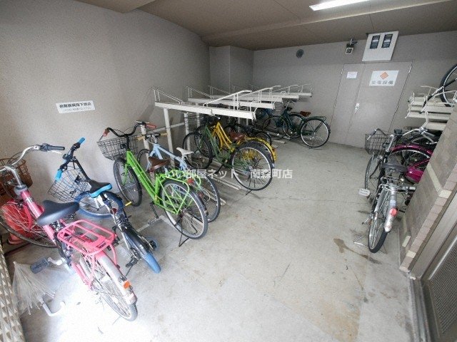 地下鉄谷町線 南森町駅 徒歩6分 13階建 築21年の外観写真
