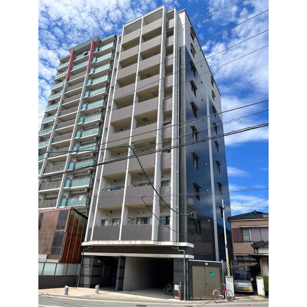 建物外観　ドムール県庁前
