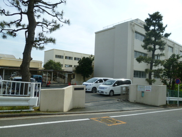 中学校　山内中学校（中学校）まで400m