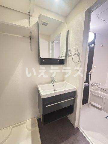 洗面設備　スペースが確保できる洗面所です