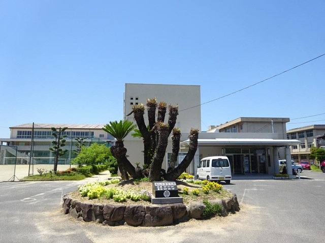 中学校　岡山市立高松中学校（中学校）まで859m
