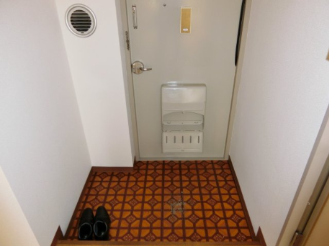玄関　別号室・参考写真となります。