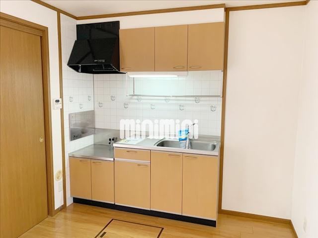 キッチン　おしゃれな木目調
