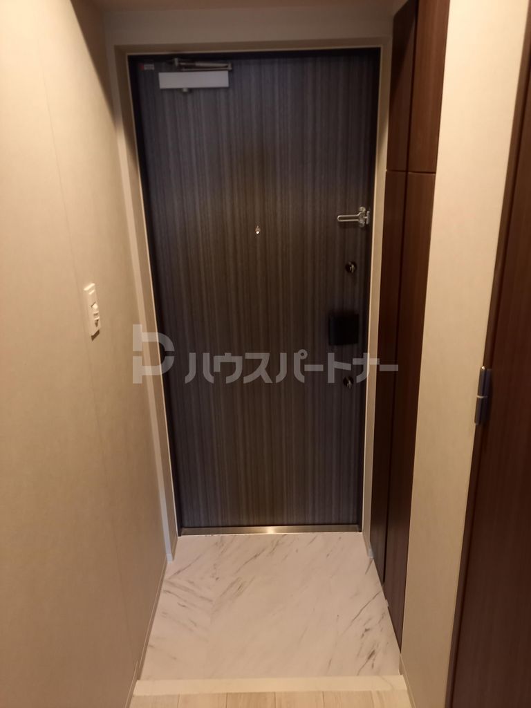 グランカーサ曳舟の玄関写真