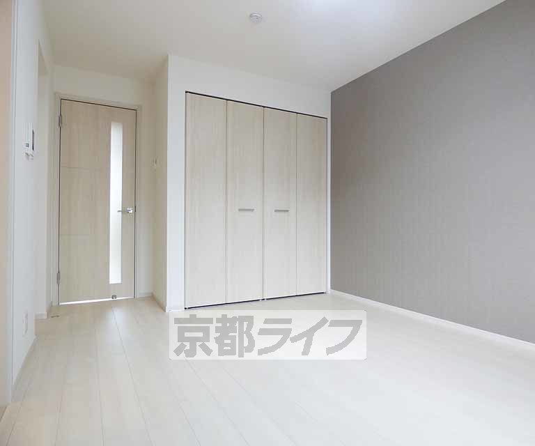 居室・リビング　白を貴重としたきれいなお部屋。