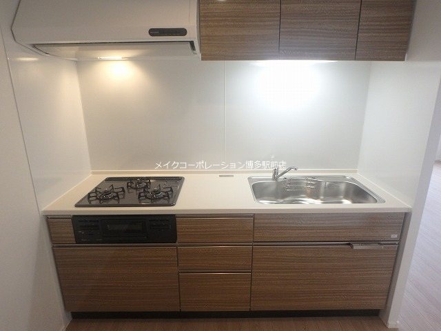 キッチン　※写真は棟内別部屋参考写真