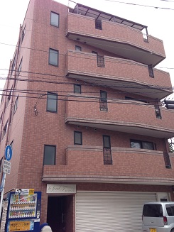 建物外観　落ち着いたタイル貼です♪