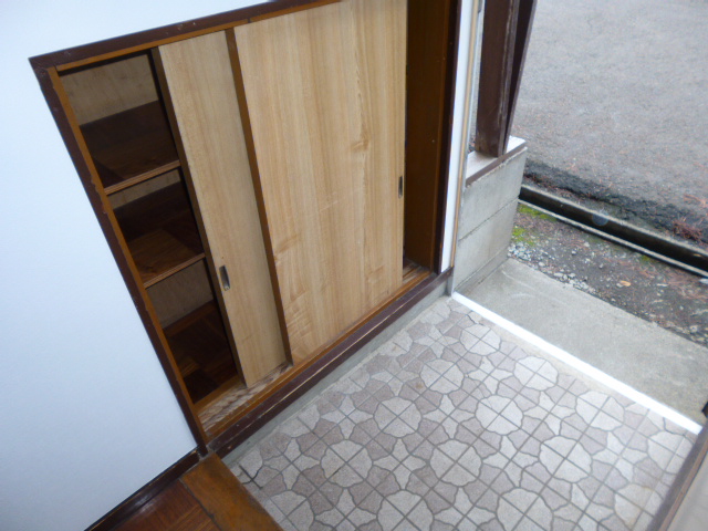 玄関　同じ間取の別なお部屋の写真です