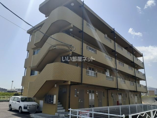 富士市蓼原のマンションの建物外観