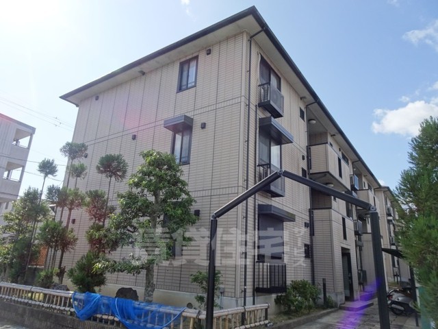 京都市西京区松室吾田神町のマンションの建物外観
